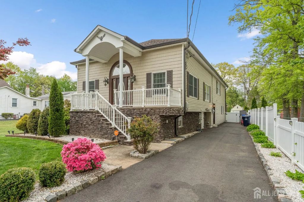 695 Spruce Road, North Brunswick