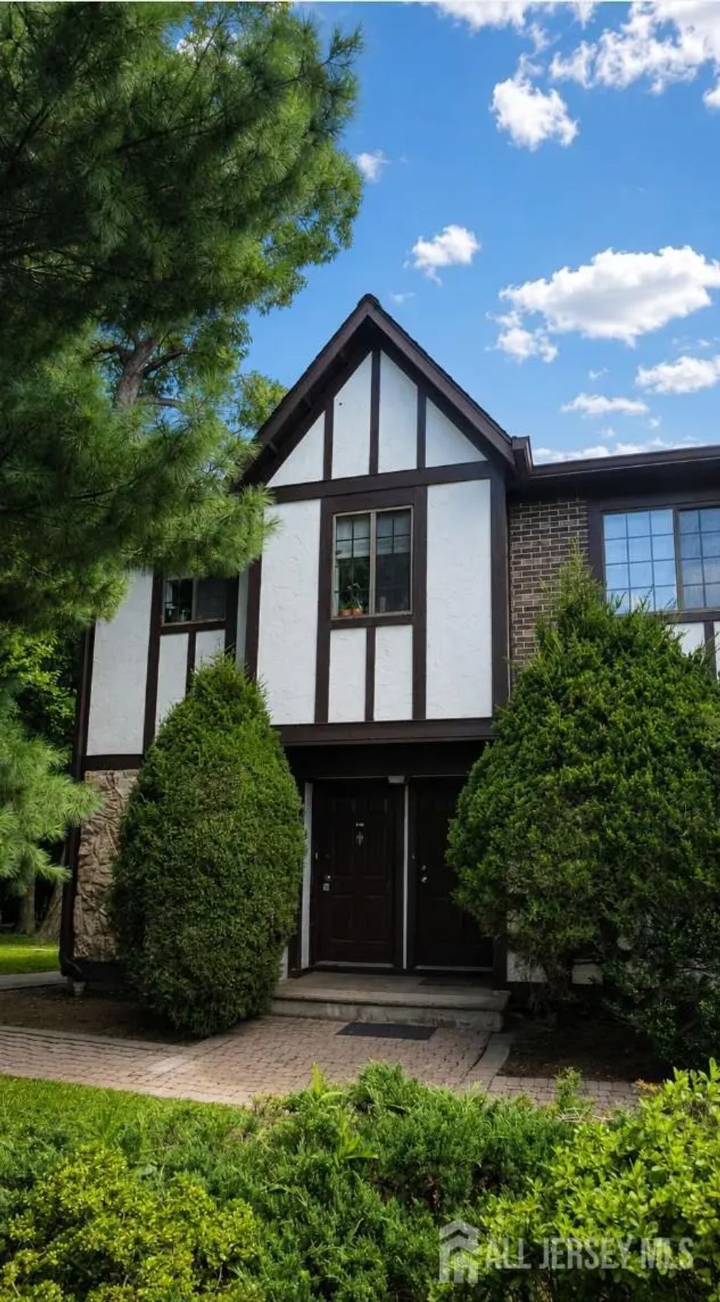 201 Mark Twain Way, Mahwah