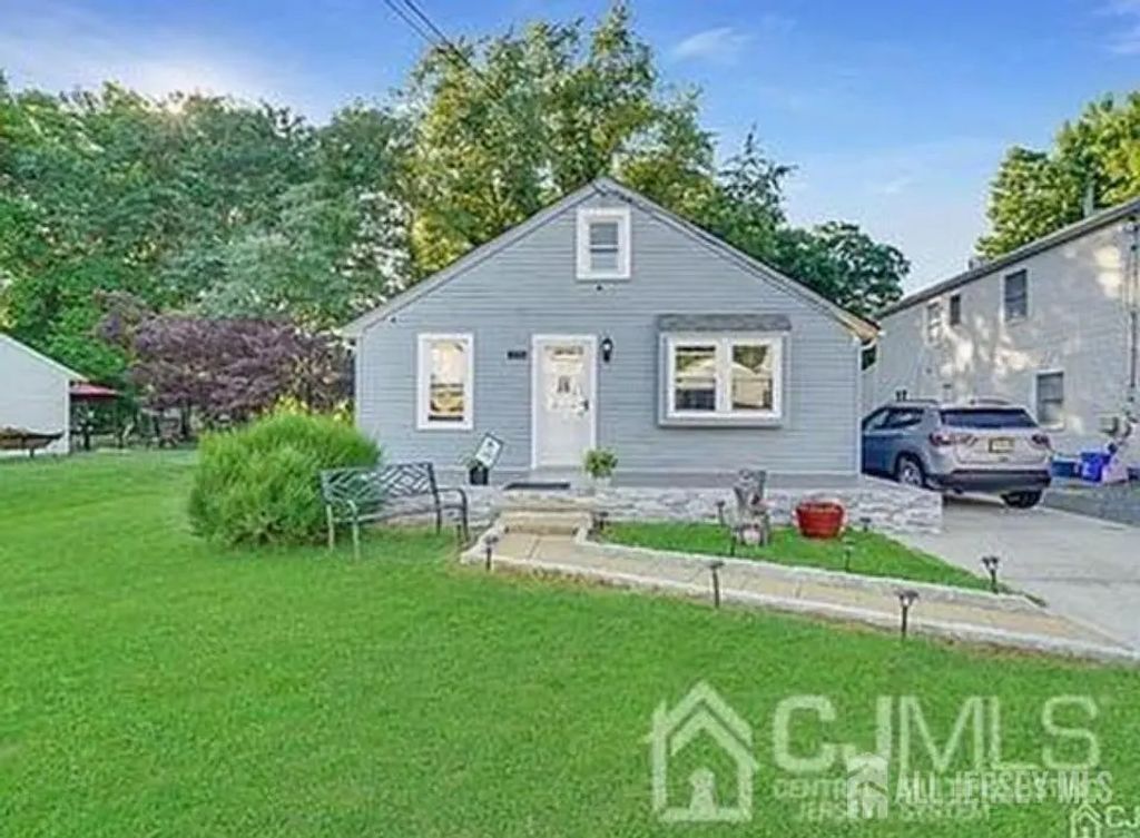 1735 Holly Road, North Brunswick