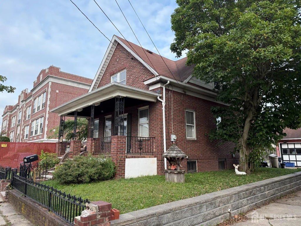 90 Pershing Avenue, Carteret