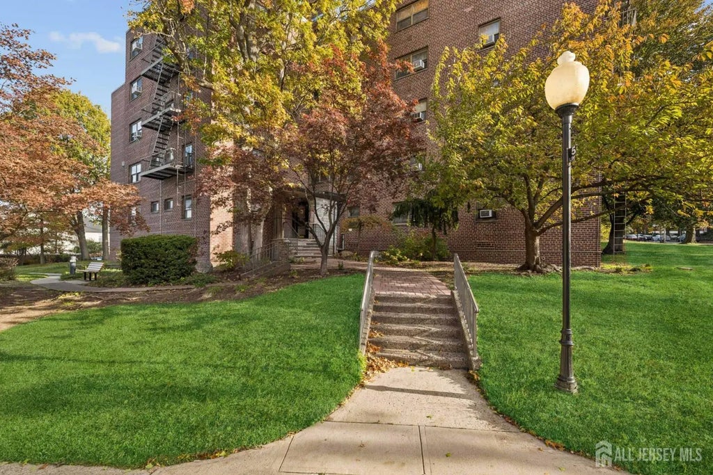 501 Linwood Drive, Fort Lee