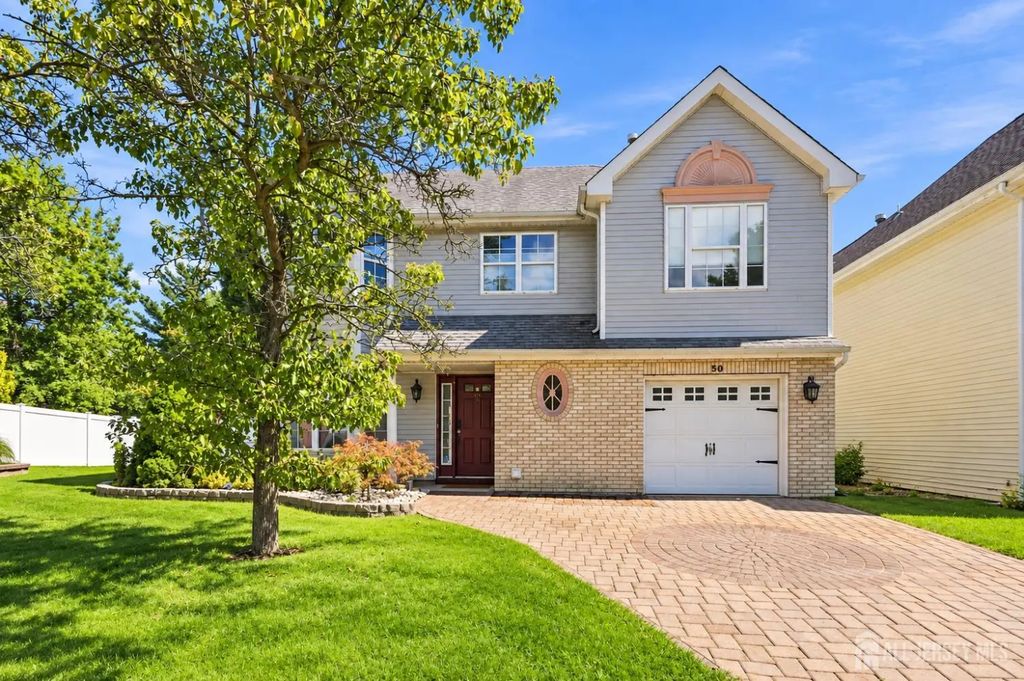 50 Glen Oaks Court, Old Bridge