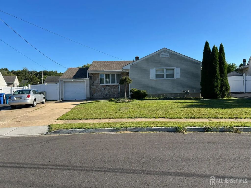 31 Mercer Road, Old Bridge