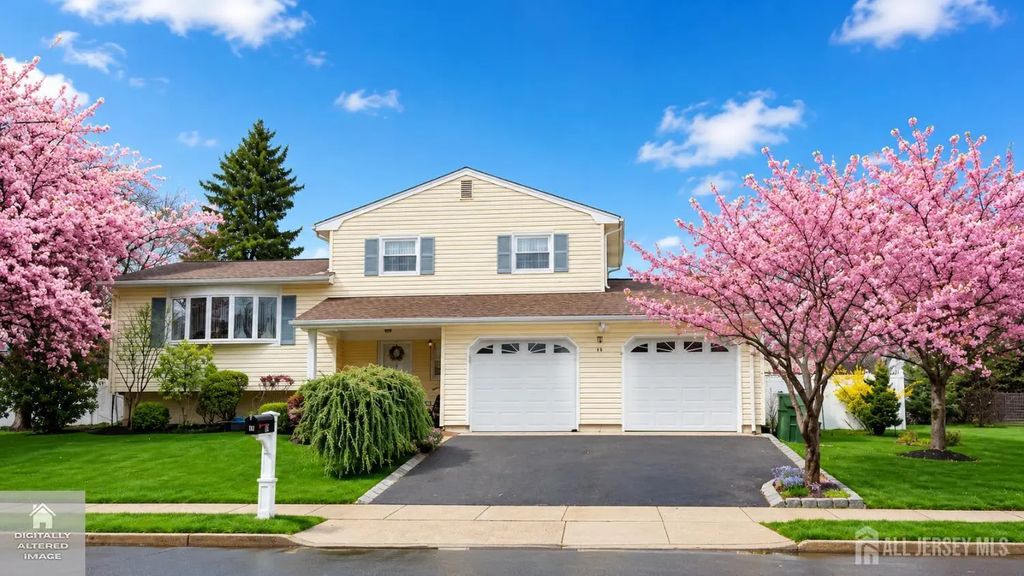 10 Tyroler Court, Edison