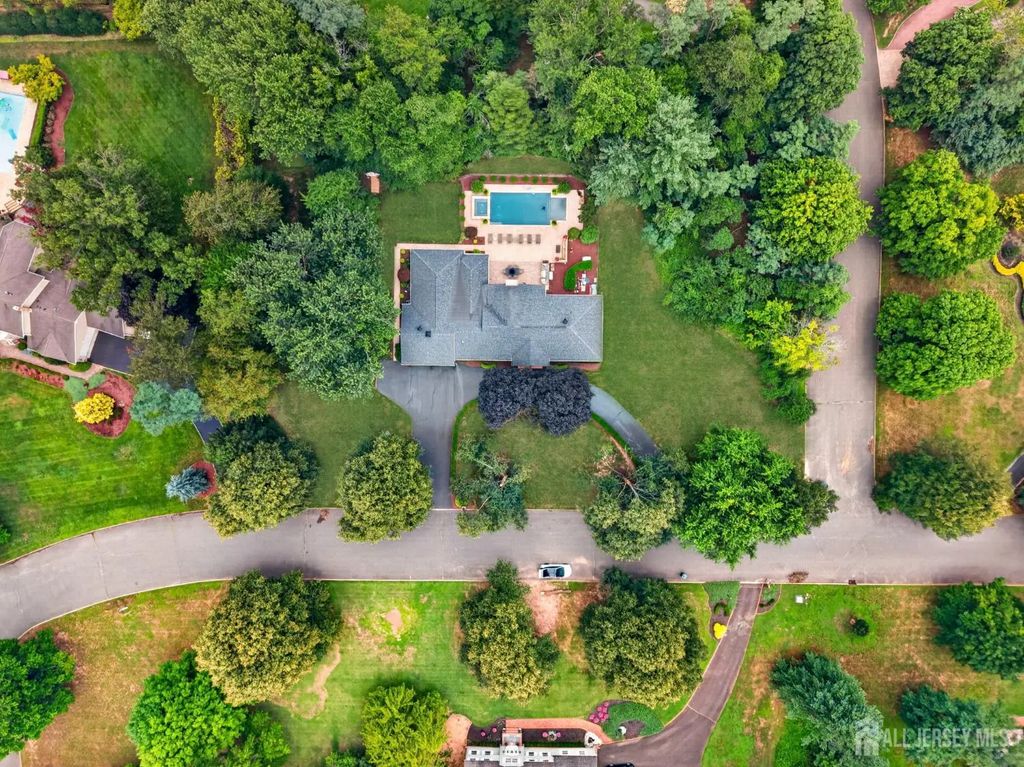 7 Darien Court, Colts Neck