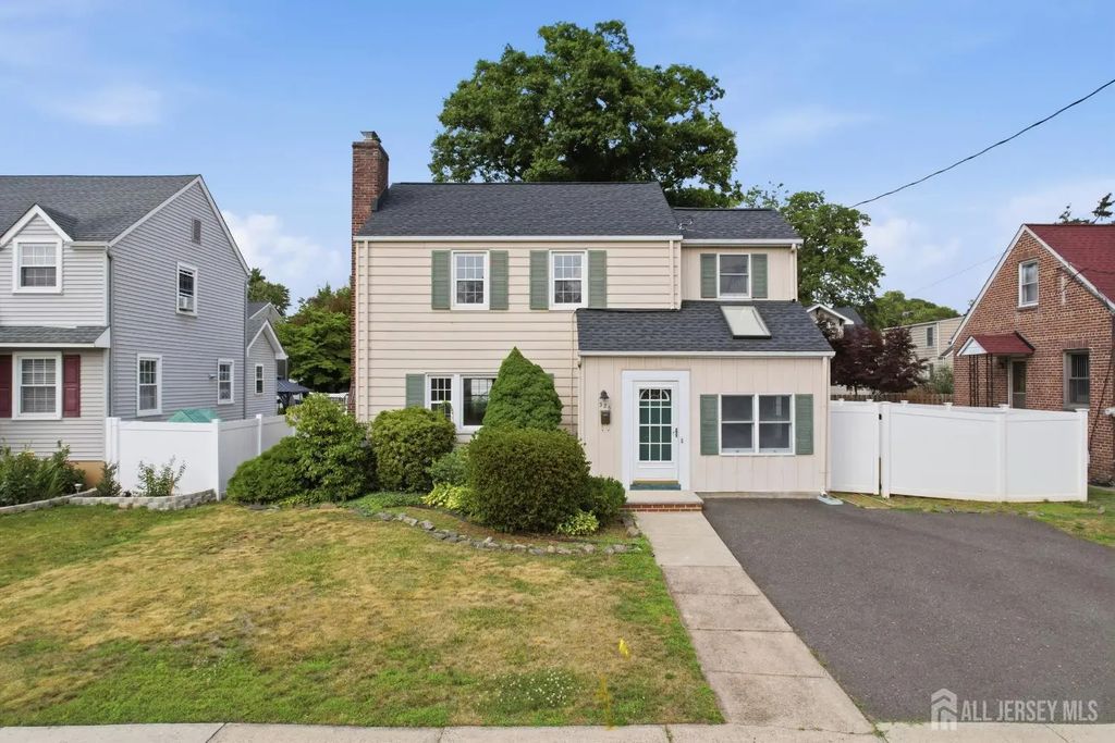 326 Melrose Avenue, Middlesex