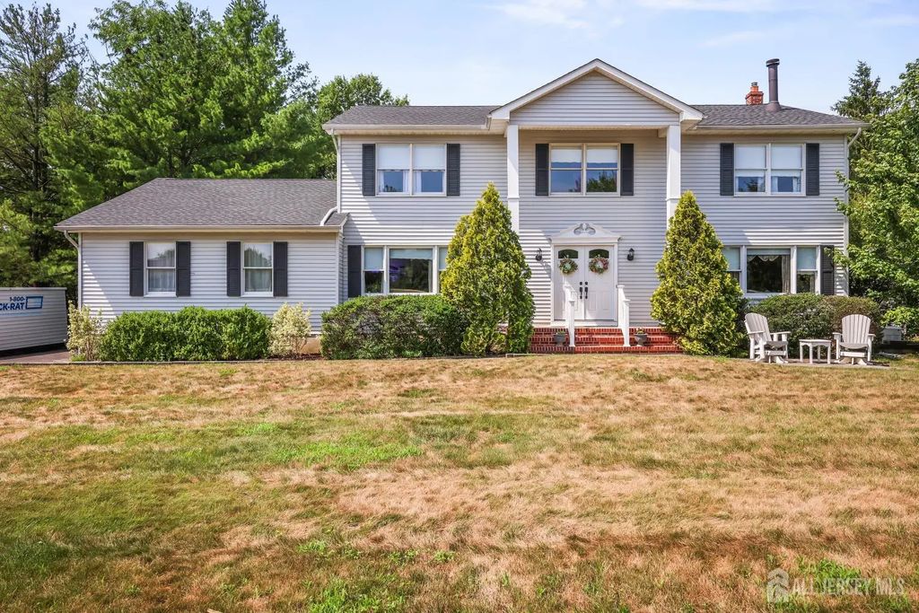 13 Regent Drive, Monroe