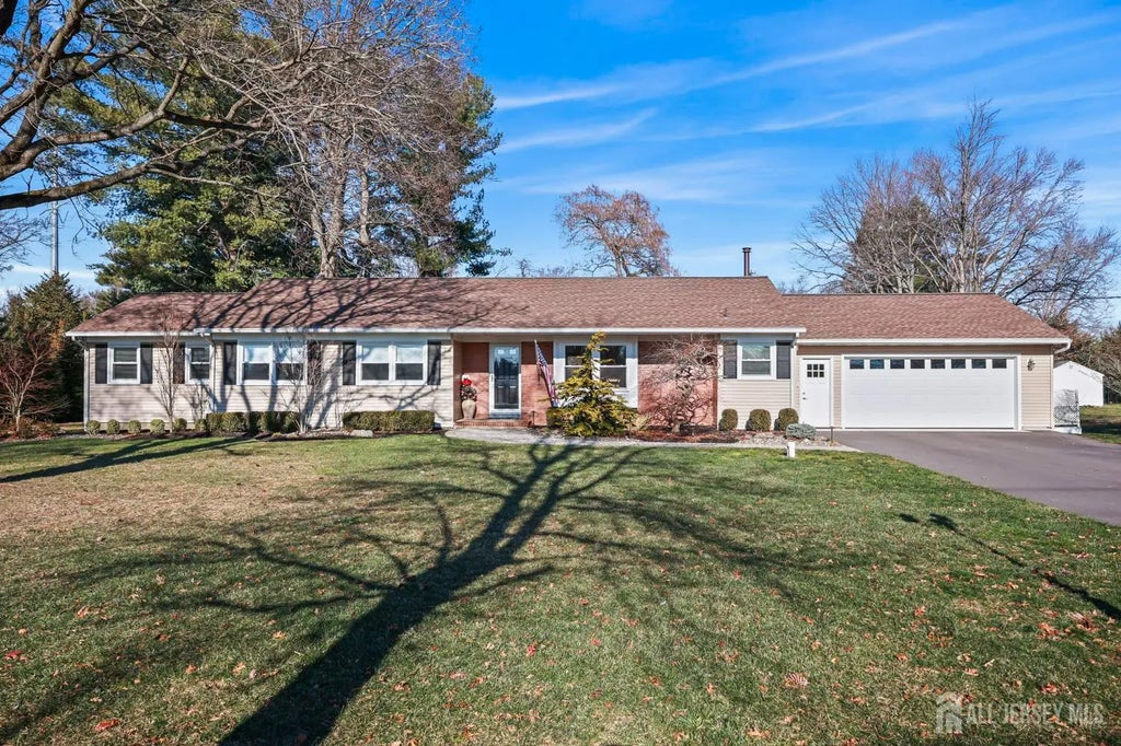 568 Village Road, West Windsor