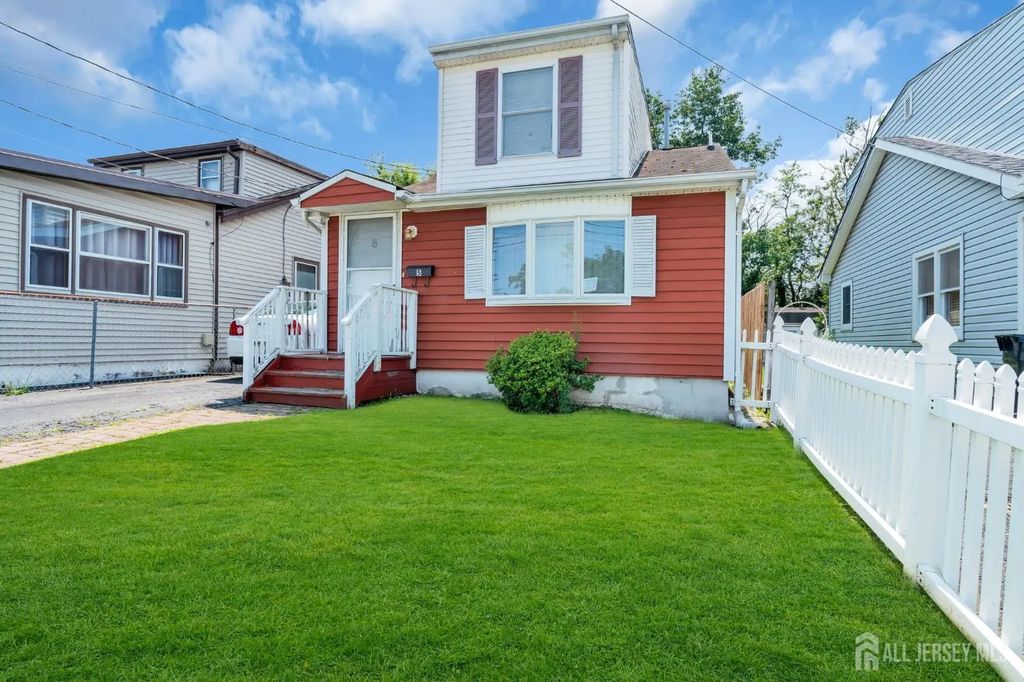 5 Summerfield Avenue, Old Bridge
