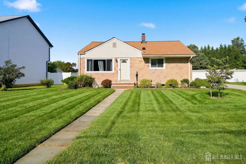 6 Burnham Road, East Brunswick