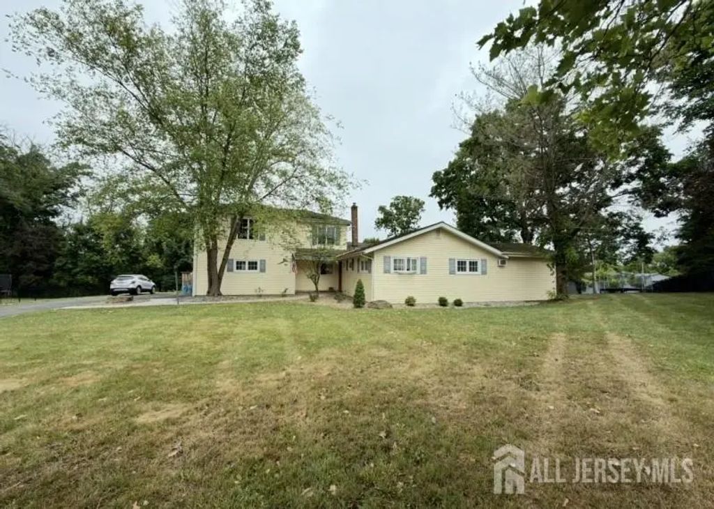24 Beardslee Road, Franklin Twsp