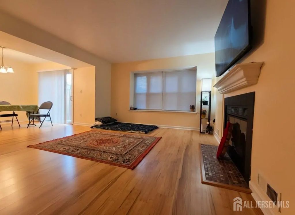 34 Almond Drive, Somerset County