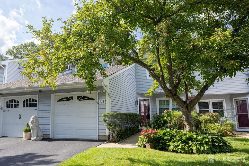 113 Woodmere Drive, Sayreville