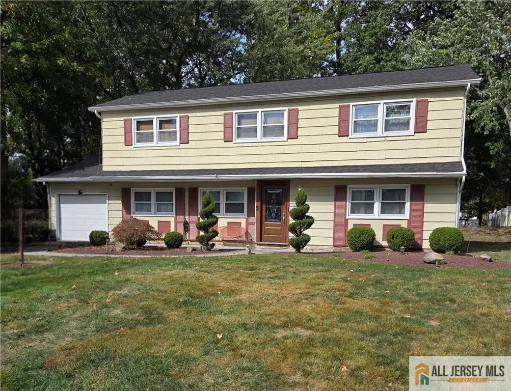89 Old Queens Boulevard, Manalapan