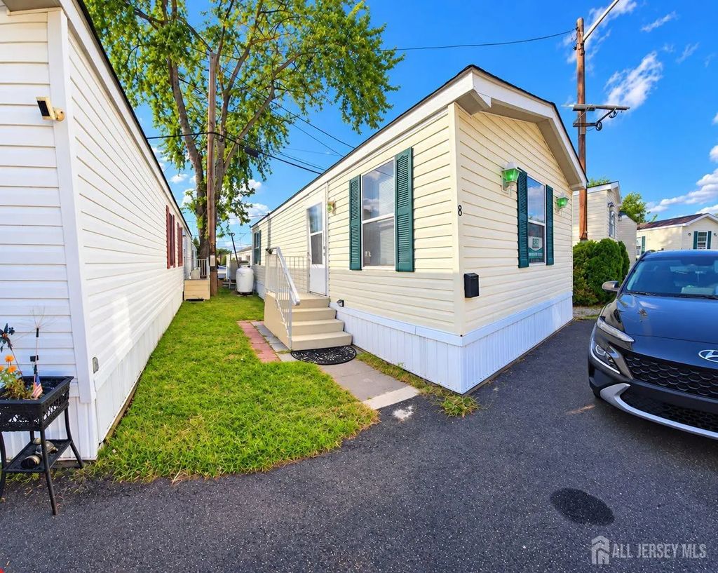8 3rd Street, Avenel