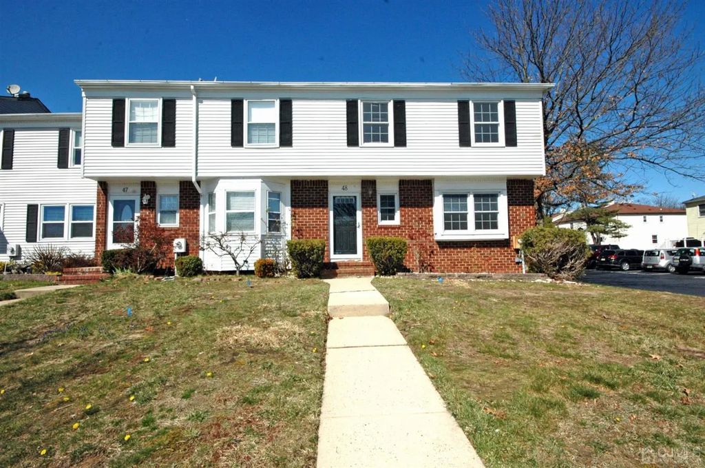 48 Astor Court, Sayreville