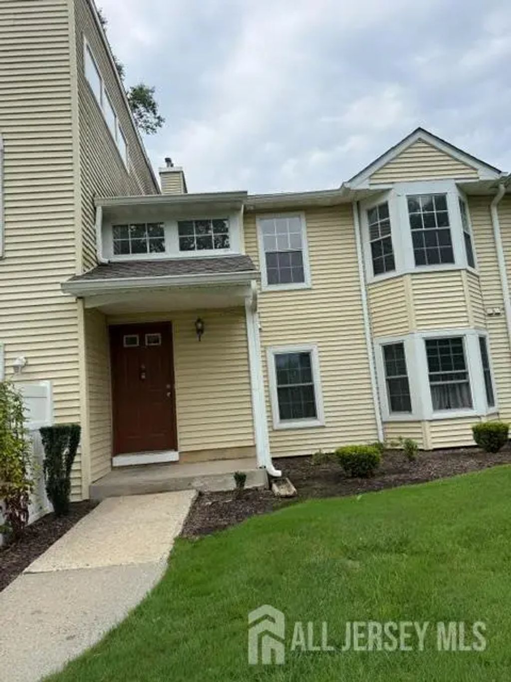 27 Dennis Court, Hightstown