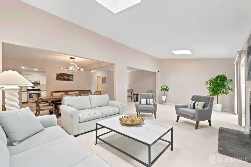 137 Redpine Loop, Old Bridge