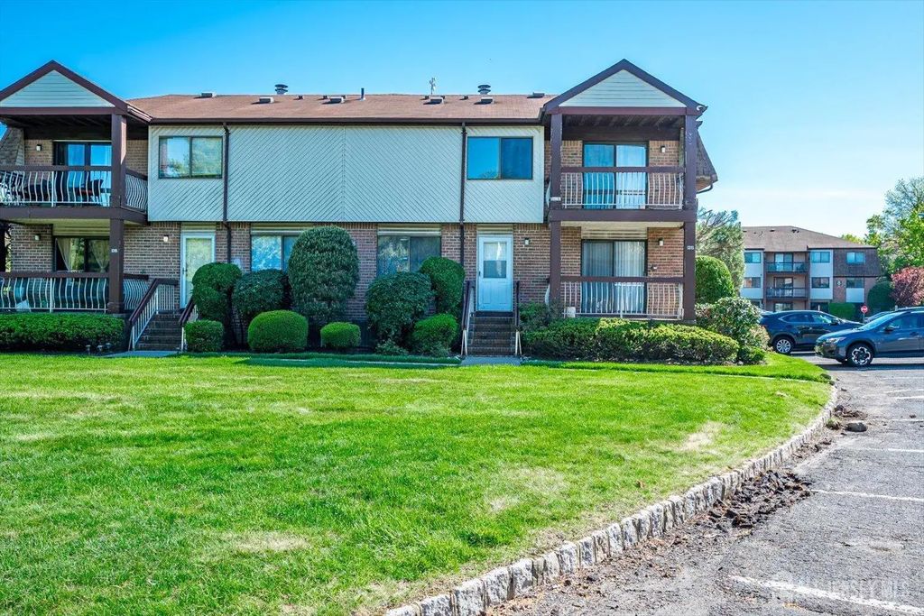 1315 Edison Glen Terrace, Edison