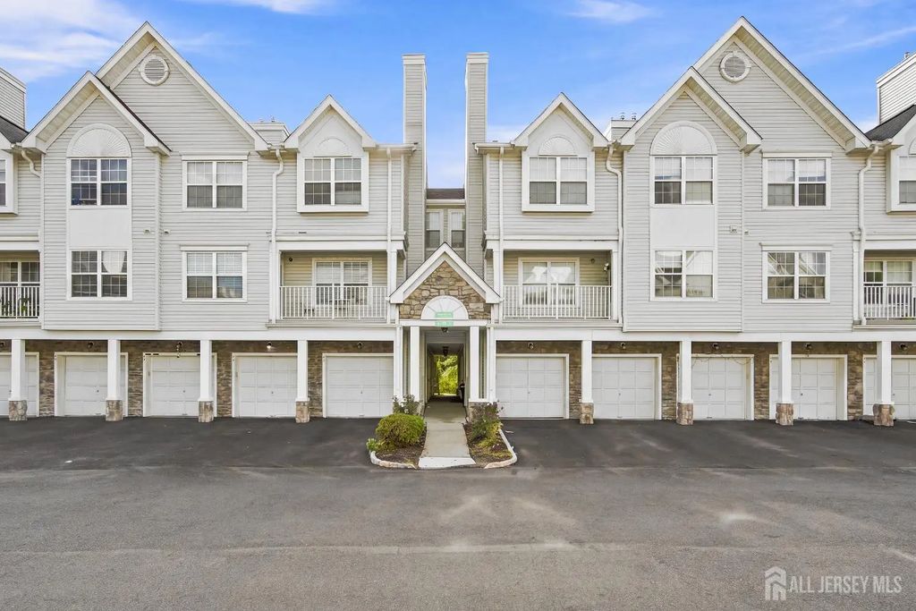 63 Prestwick Way, Edison