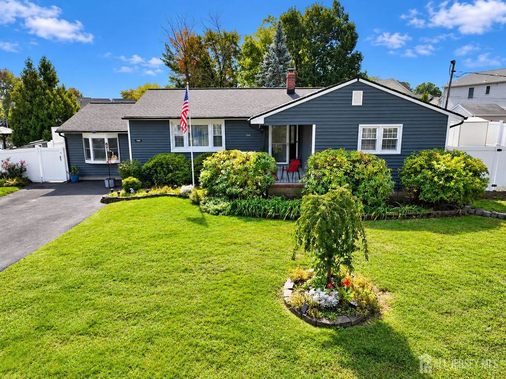 166 Burlington Avenue, Spotswood