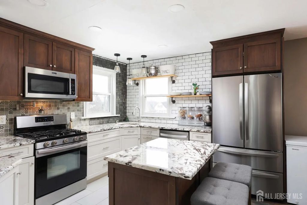 171 N Main Street Se, Milltown