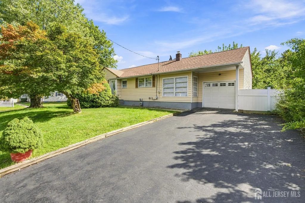 943 New Dover Road, Edison