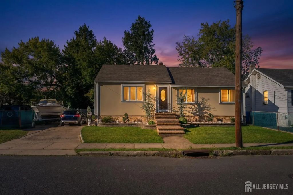23 Radcliffe Street, South River
