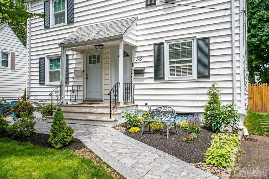 5 Mayfield Place, Metuchen