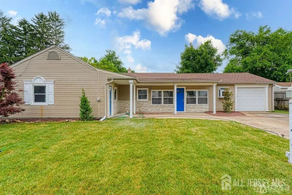 3 Pillar Drive, Sayreville