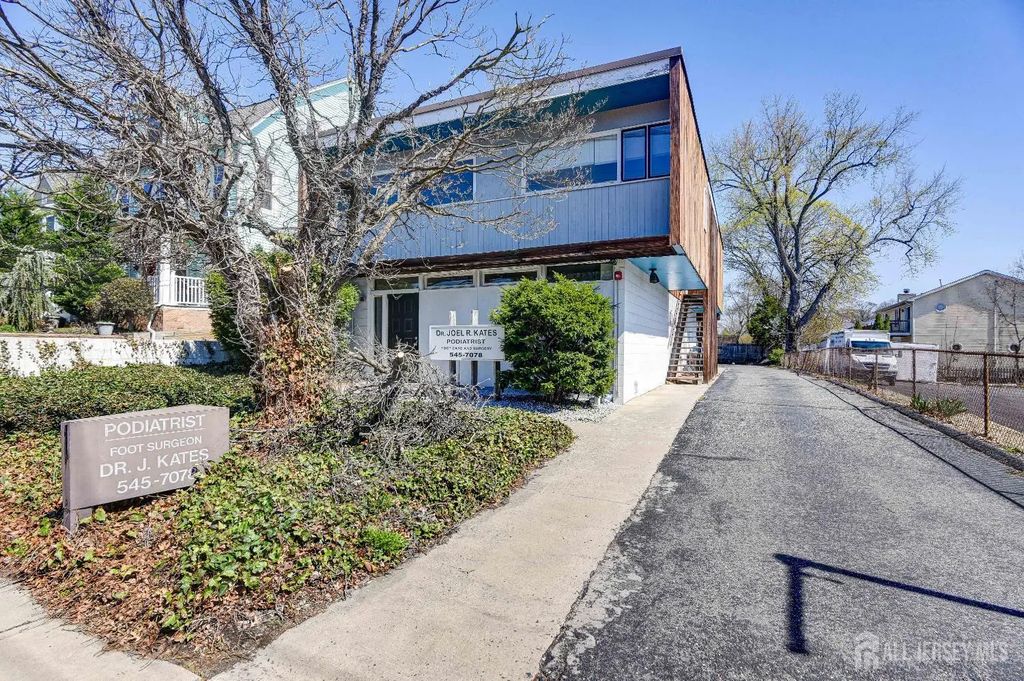 167 N Main Street N, Milltown