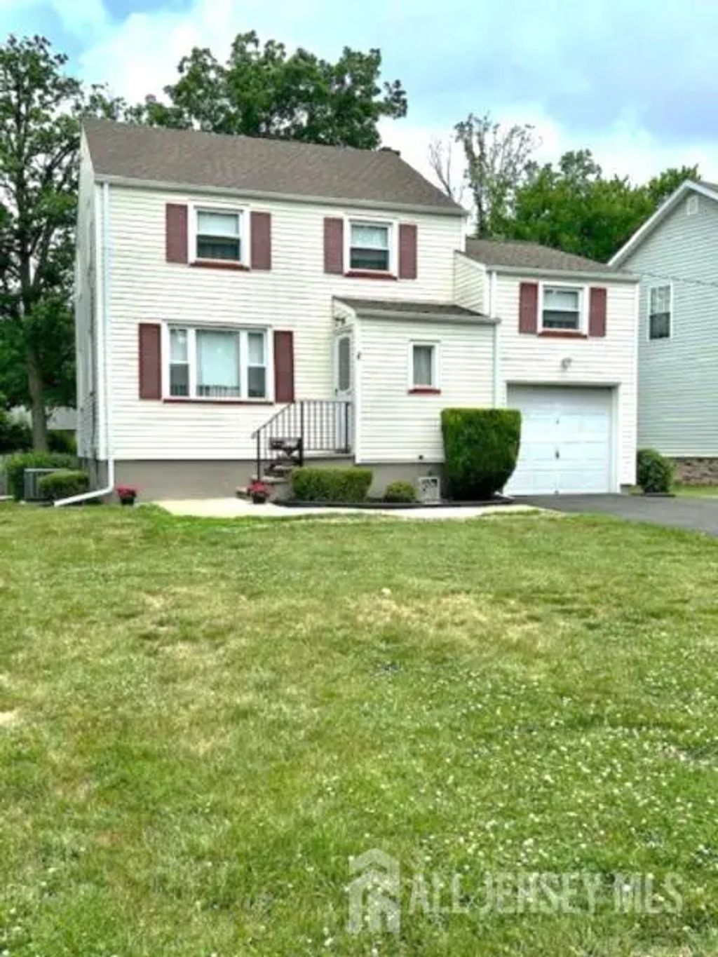 220 Penfield Place, Dunellen
