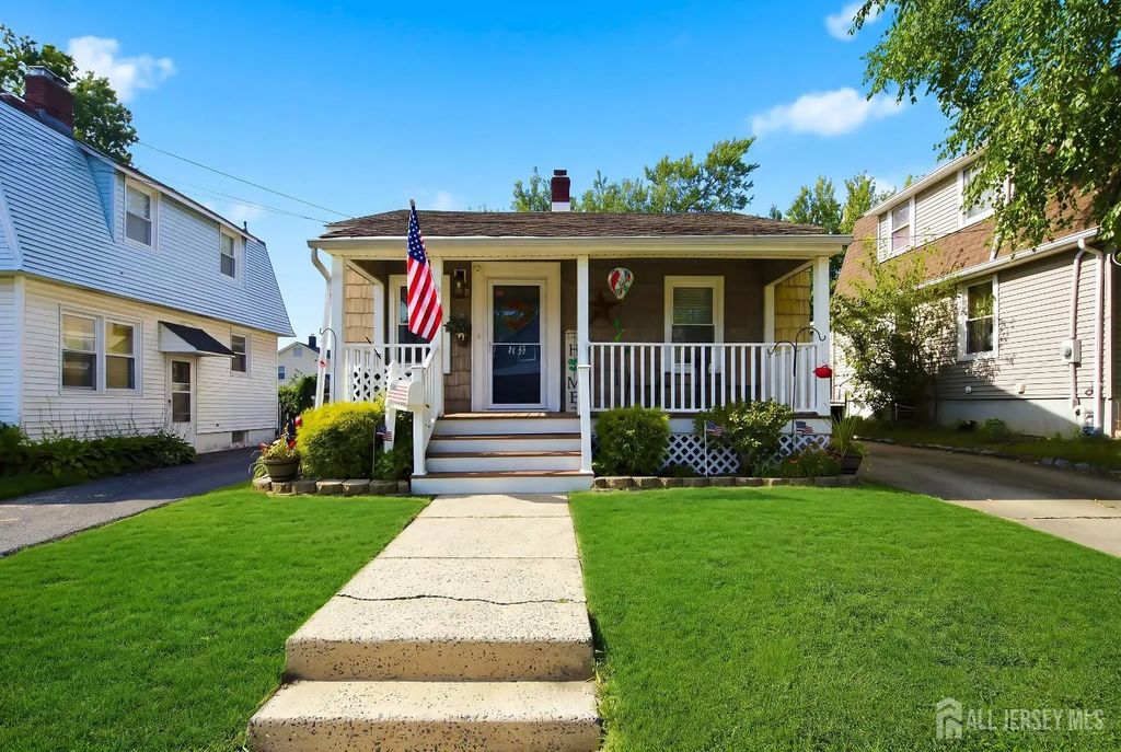33 Pershing Avenue, Milltown