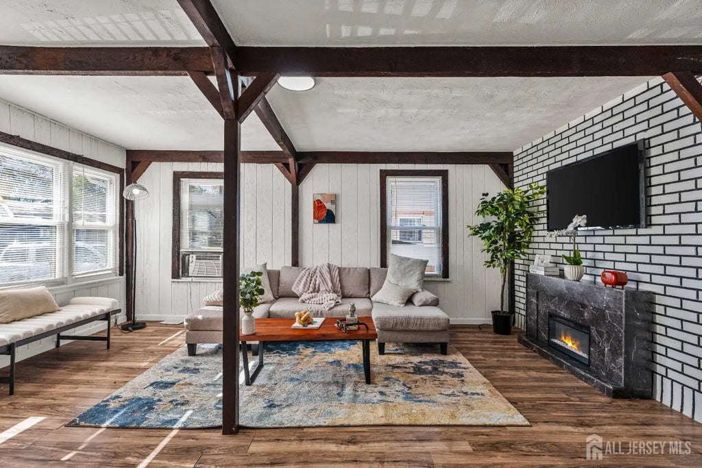 363 Ocean Boulevard, Old Bridge