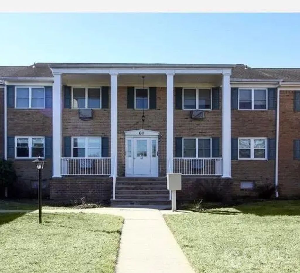 60 Manchester Court, Freehold Twp