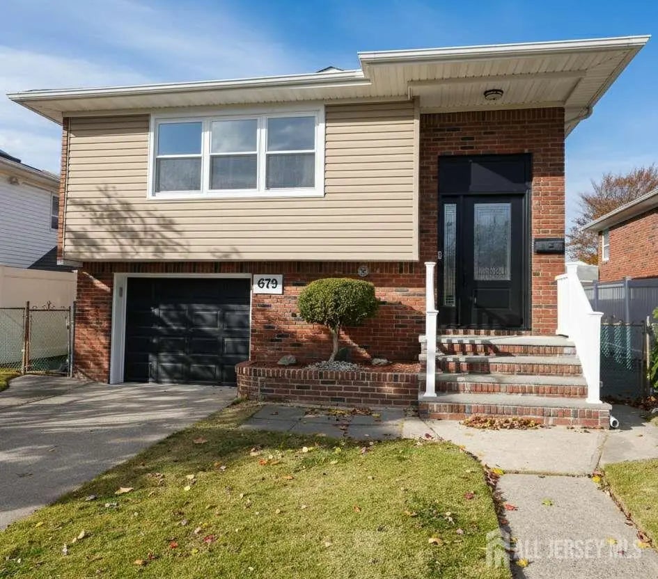 679 Rensselaer Avenue, Huguenot