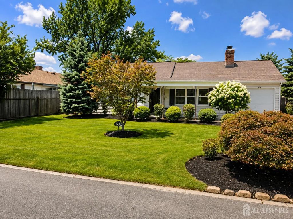 108 Greenlawn Avenue, Middlesex