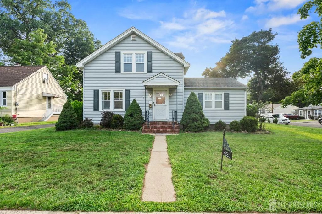 421 N Lincoln Avenue N, Middlesex