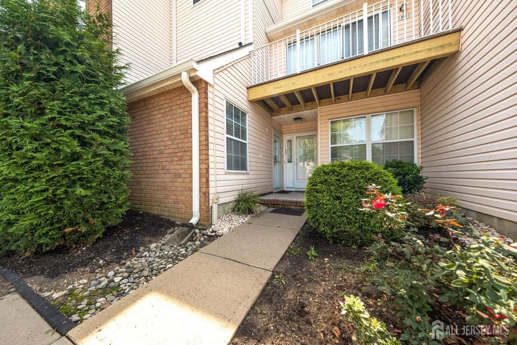 216 Copeley Way, North Brunswick