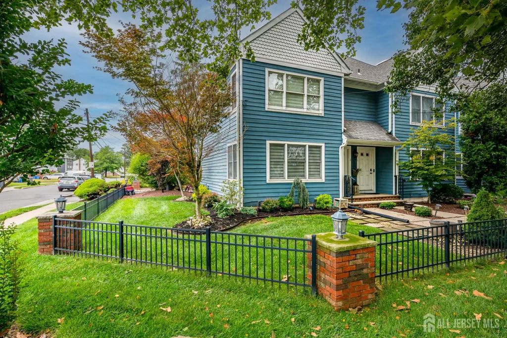 2 Mulberry Lane, Metuchen