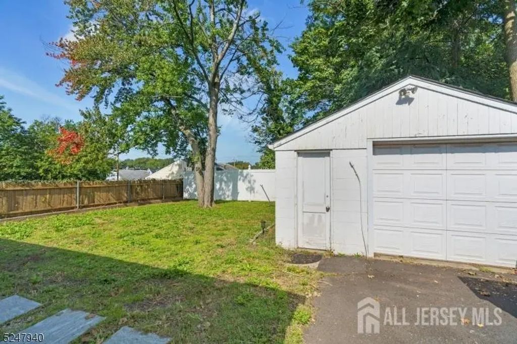 67 Woodland Avenue, Woodbridge Proper