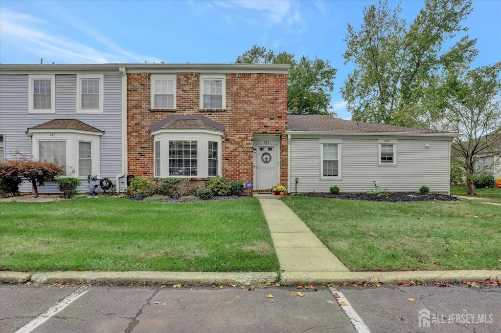 288 Bishop Court, Old Bridge