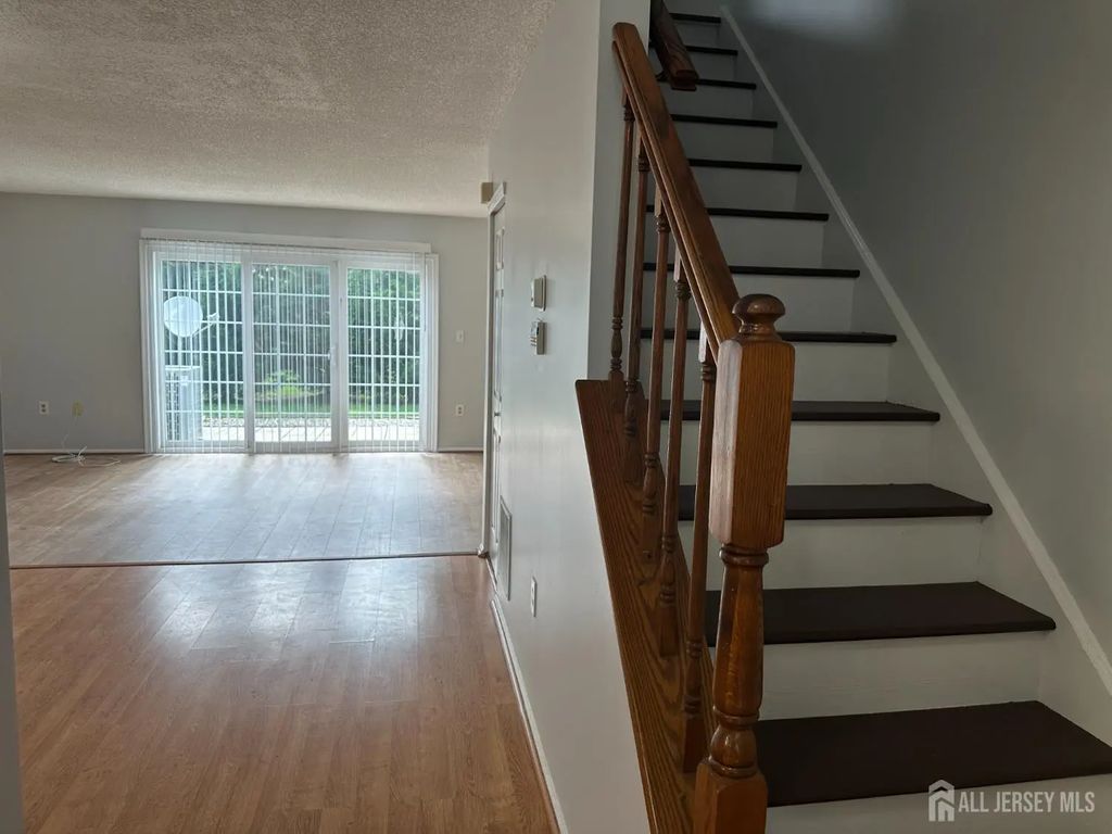 31 Kingston Run, North Brunswick