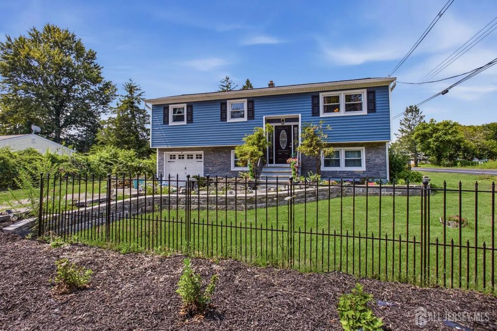 2 Scenic Drive, Green Twp