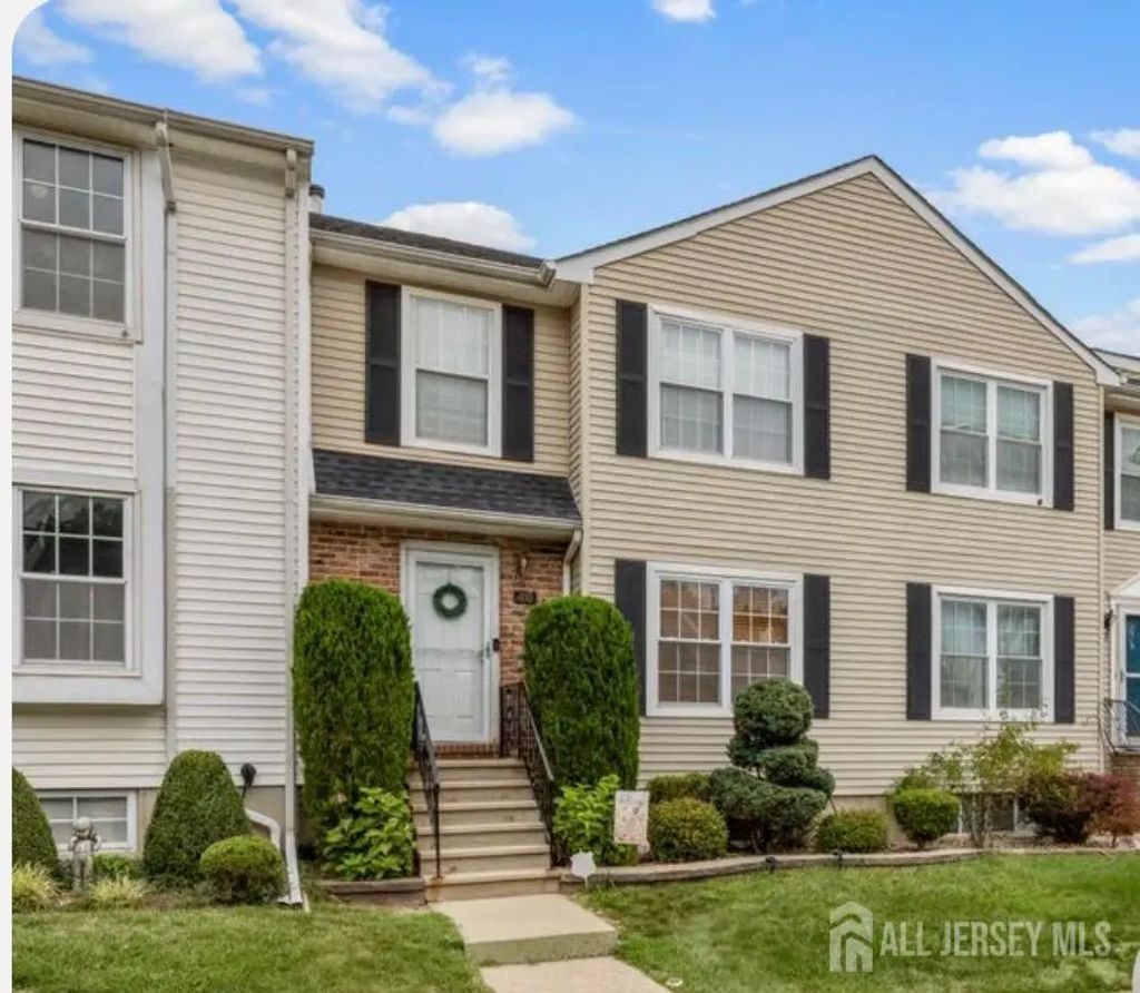 40 Lantern Lane, Sayreville