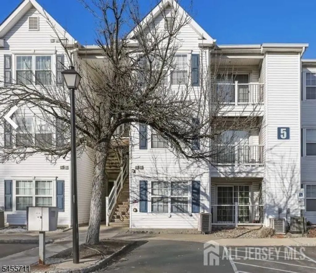 517 Waterford Drive, Edison