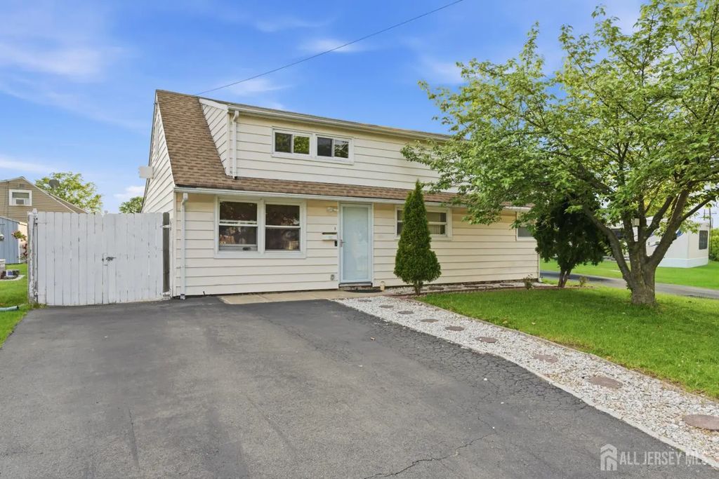 35 Coolidge Avenue, Carteret