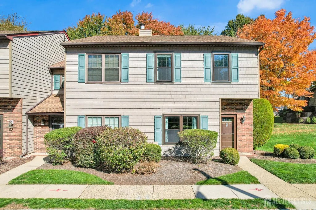 83 Pheasant Run, Edison