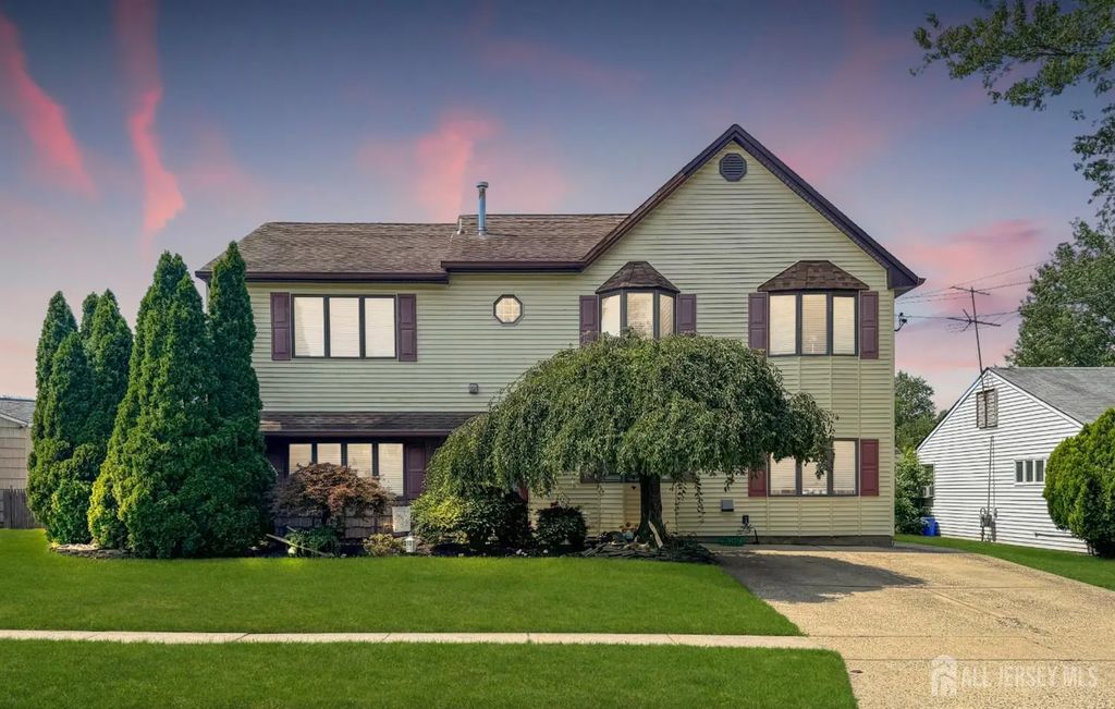 28 Colton Road, Edison