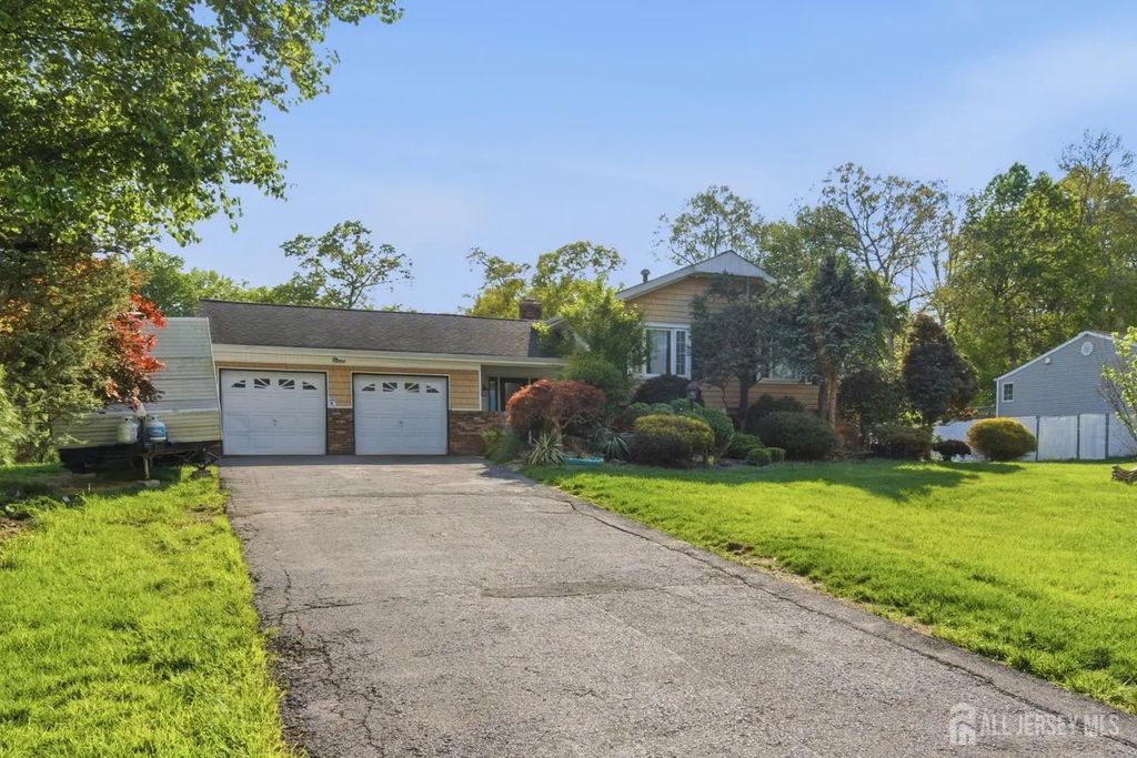 9 Camelot Court, Manalapan